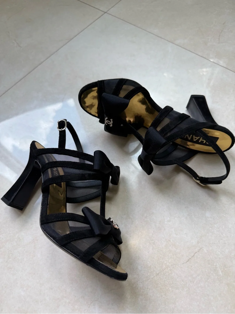 CHANEL authentic heeled